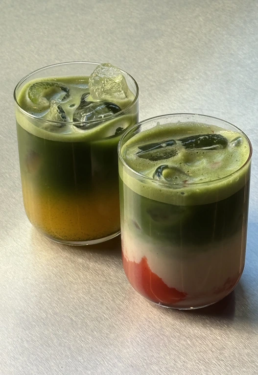 Smoothies verdes em camadas