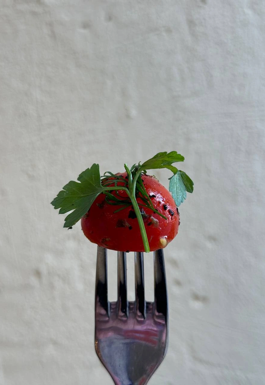 Tomate cereja num garfo